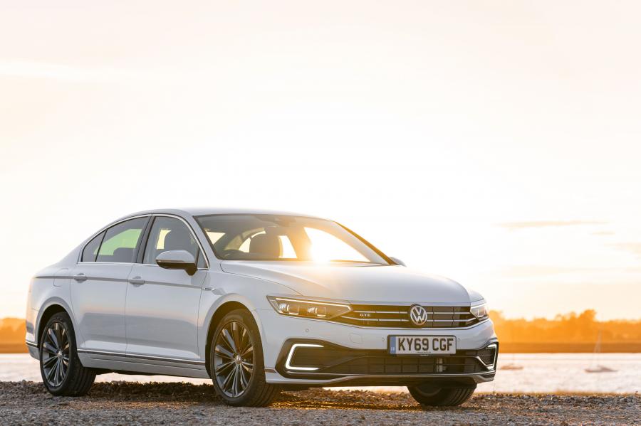  Volkswagen Passat GTE (B8) 2019 года  (UK) (фото 5 из 26)